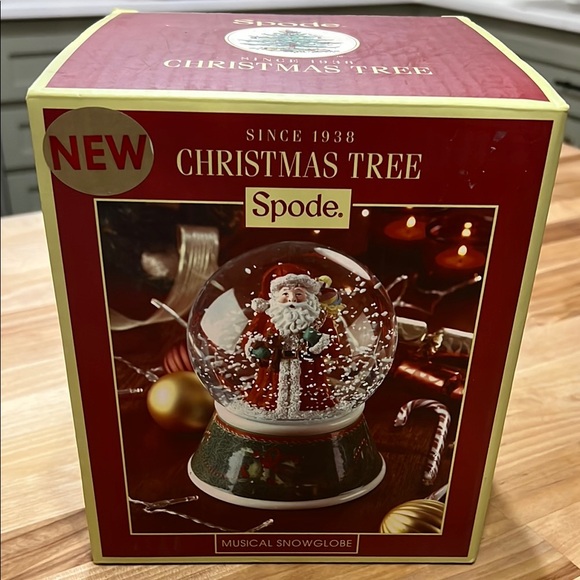 Spode Christmas Tree Musical Snow Globe - Picture 1 of 1